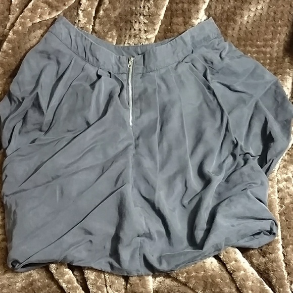 Unique drapey skirt - Picture 2 of 4